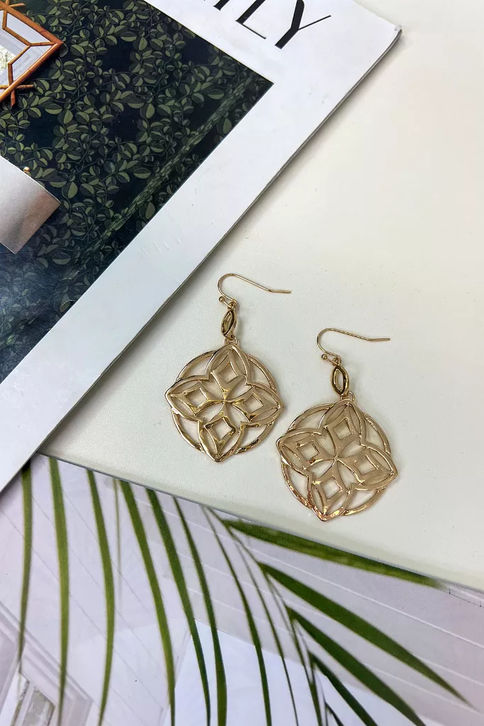 Gilded Beauty Dangle Earring