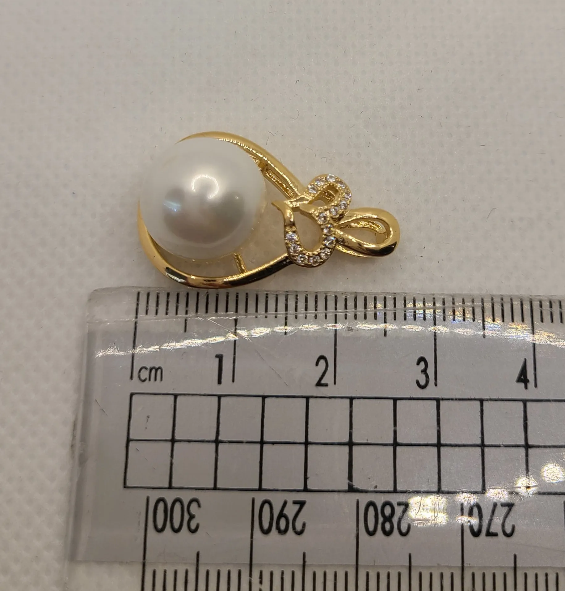 Gold plated pearl pendant