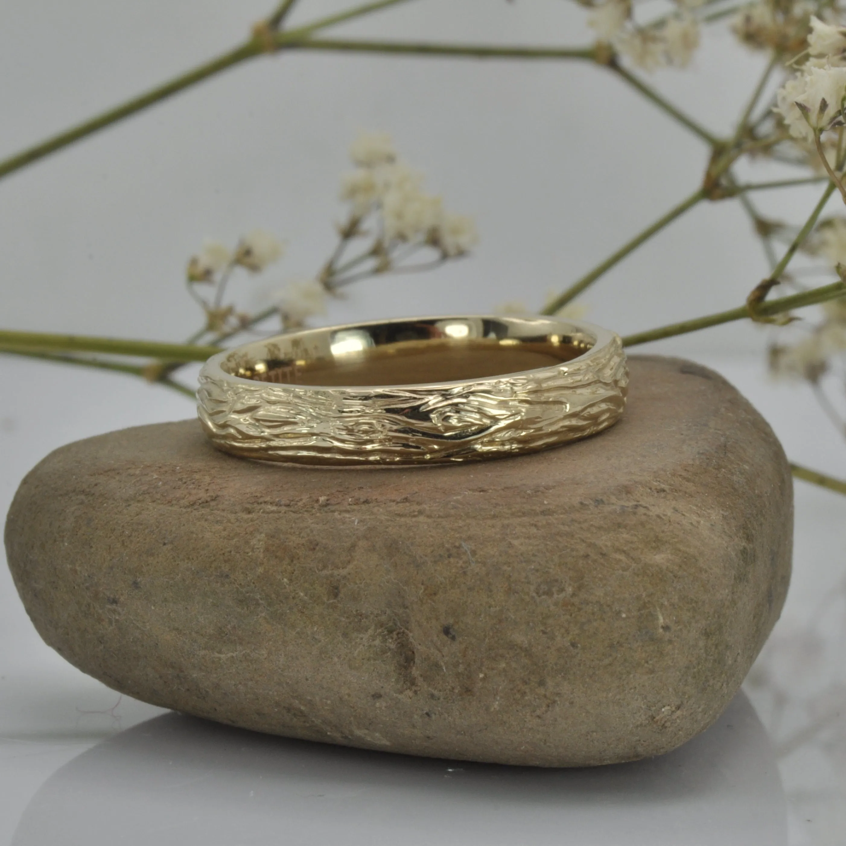 Tree Bark Wedding Ring - Gold branch engraved woodgrain texture