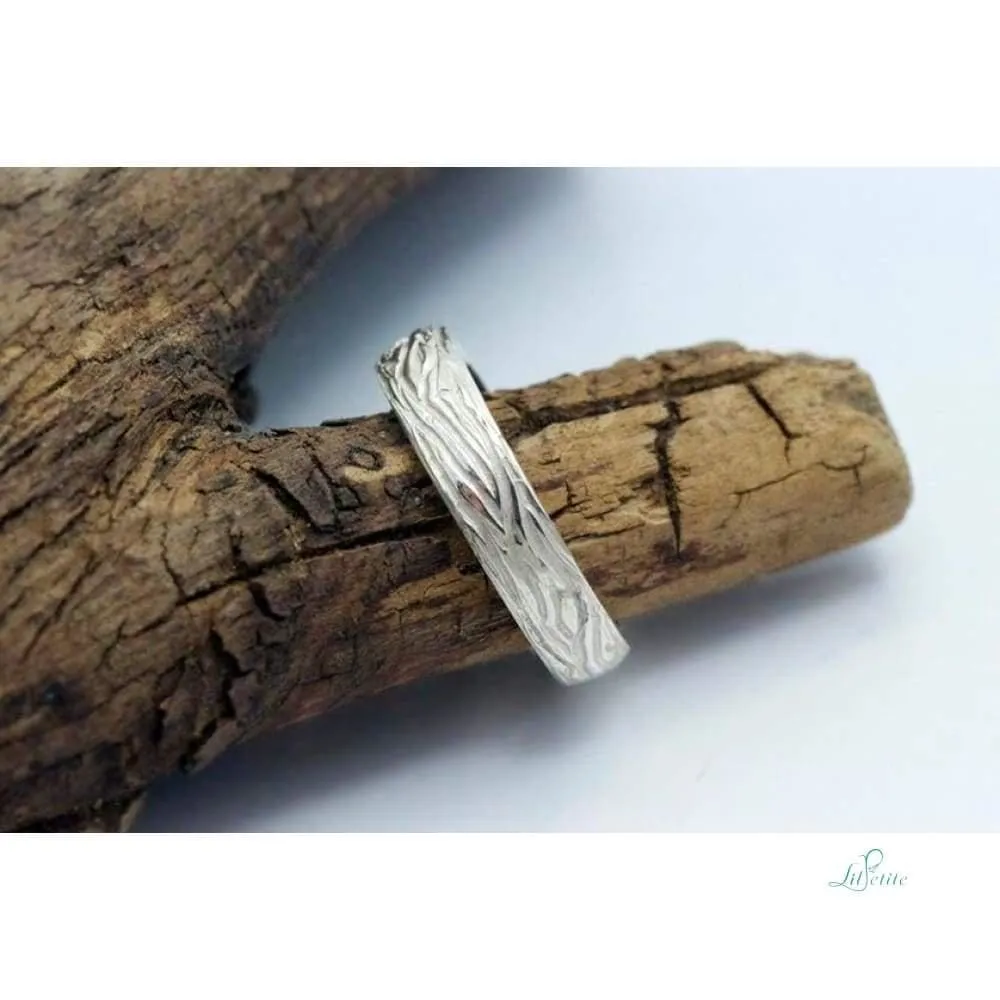 Tree Bark Wedding Ring - Gold branch engraved woodgrain texture